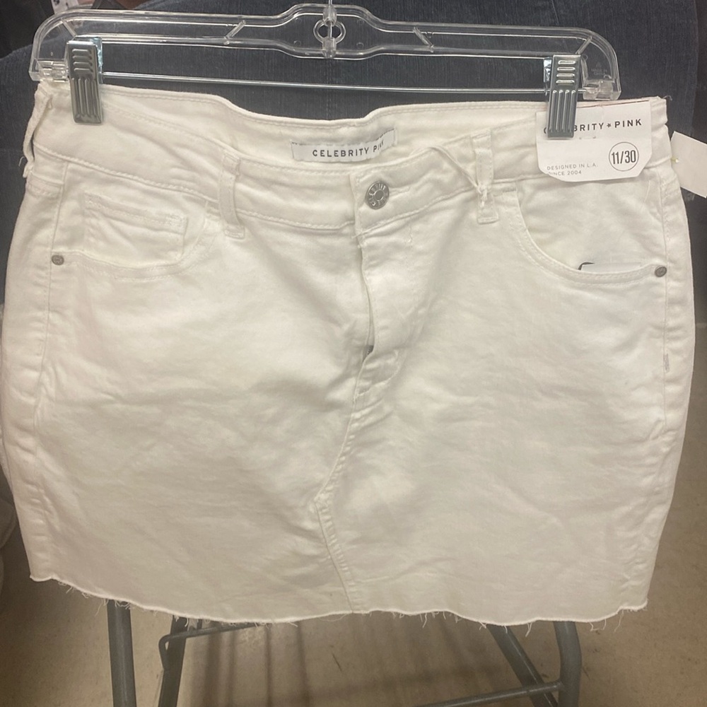 Celebrity Pink size 11/30 Optic White skirt